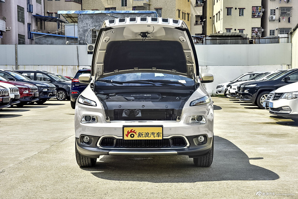 2016款自由光2.4L自动领先版 星光银