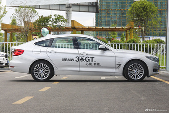 2016款宝马3系GT 320i 2.0T自动设计套装型 矿石白