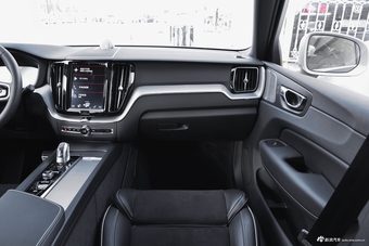 2018款沃尔沃XC60新能源2.0T自动T8 E驱混动智尊豪华版