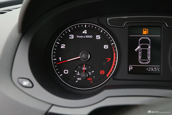 2017款奥迪Q3 2.0T自动35 TFSI时尚型 