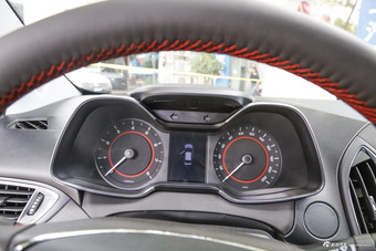 2016款艾瑞泽5 1.5L自动领锐版 俊逸白