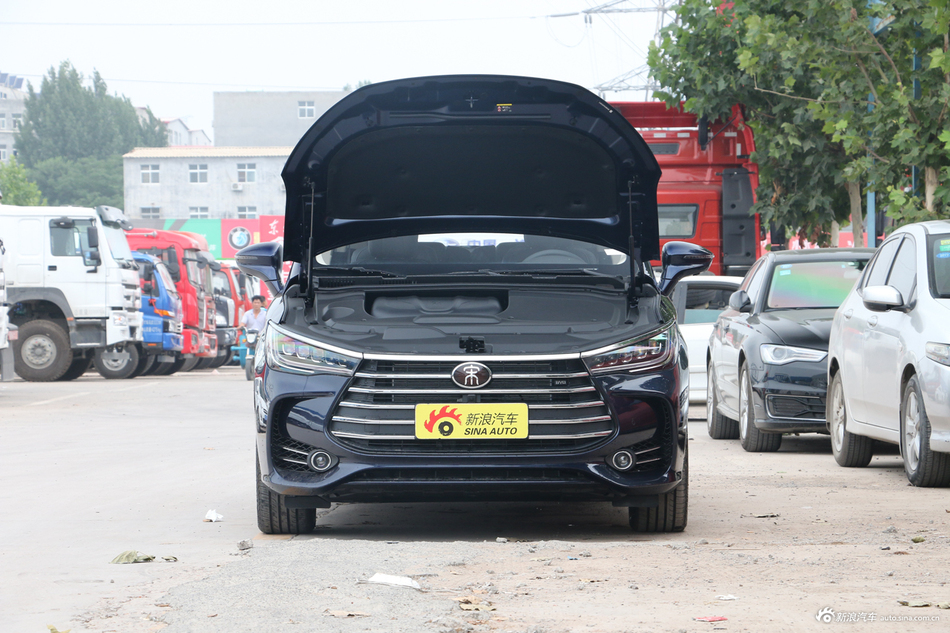 2018款比亚迪宋MAX 1.5T自动智联旗舰型6座