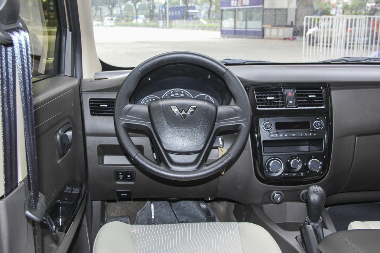 2016款五菱荣光V 1.5L手动标准型