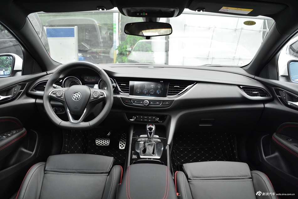 2018款君威GS 2.0T自动穿越火线联名限量版28T