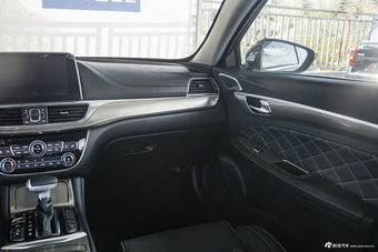 2017款传祺GA8 2.0T 320T自动至尊版