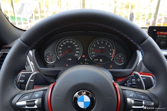 2018款宝马M4 3.0T 双离合双门轿跑车迷限量版