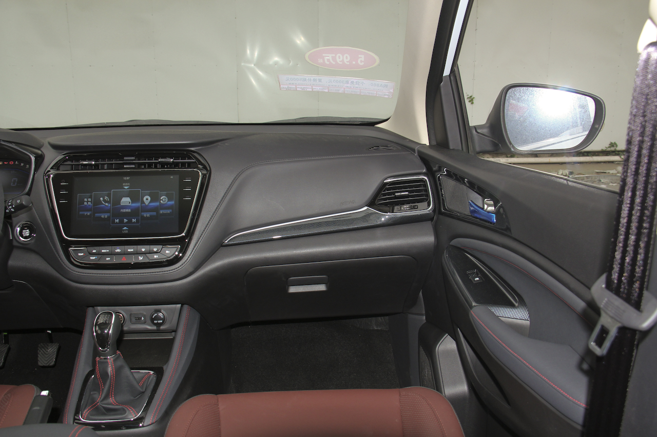 2017款长安欧尚A800 1.5T手动豪享型