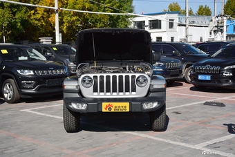 2018款牧马人2.0T自动四门撒哈拉版