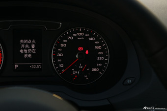 2018款奥迪Q3 30周年年型 35 TFSI时尚型