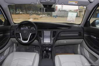 2015款绅宝D50 1.5L手动舒适超值导航版图片