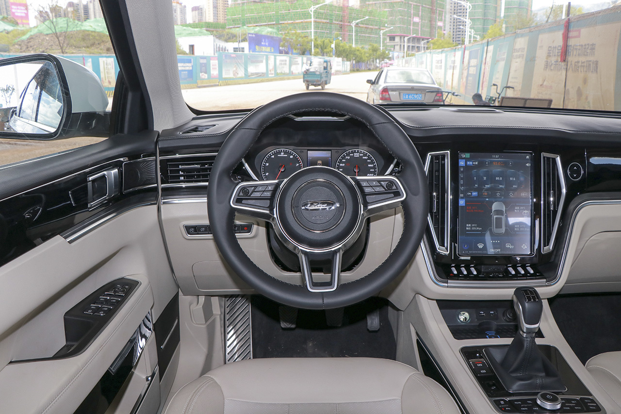 2017款众泰T700 1.8T手动尊享型