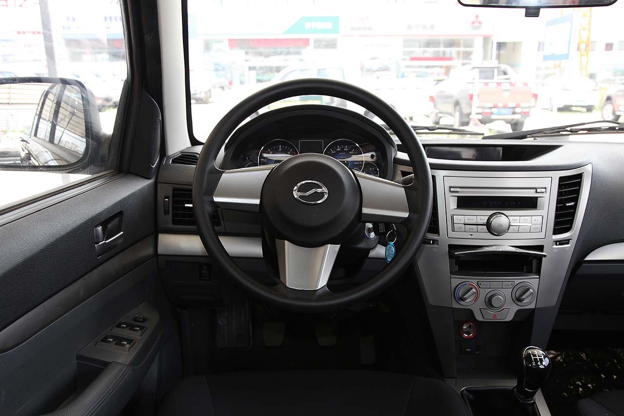 2017款小老虎2.8T手动柴油国V标准型中双排CA4D28C5-1B