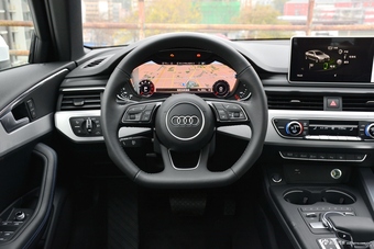 2019款奥迪A4L 2.0T自动40 TFSI运动型 国V