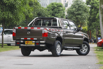 2015款小老虎2.4T手动精英版大双排4D25