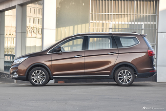 2017款宝骏730 1.5T手动风尚型7座