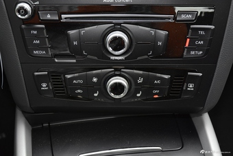 2017款奥迪Q5 Plus 2.0T自动40TFSI进取型