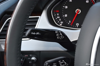 2017款奥迪A8L 4.0T自动60 TFSI quattro豪华型