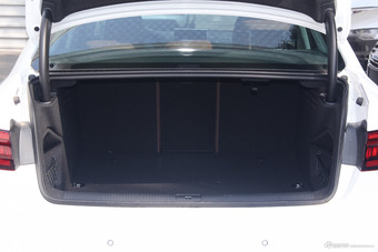 2017款奥迪A4L 2.0T自动40TFSI风尚型 