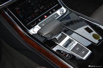 2018款奥迪A8L 3.0T自动55 TFSI quattro豪华型