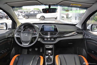 2017款宝骏310 1.5L手动豪华型图片