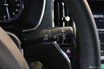 2018款荣威RX5 2.0T 30T自动两驱智联网铂金版