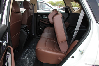 2017款宝骏560 1.5T DCT尊享型