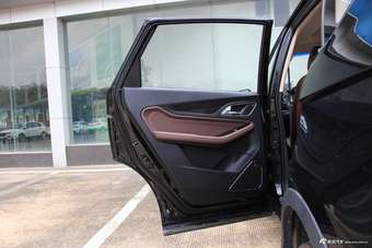 2017款宝骏560 1.5T DCT尊享型