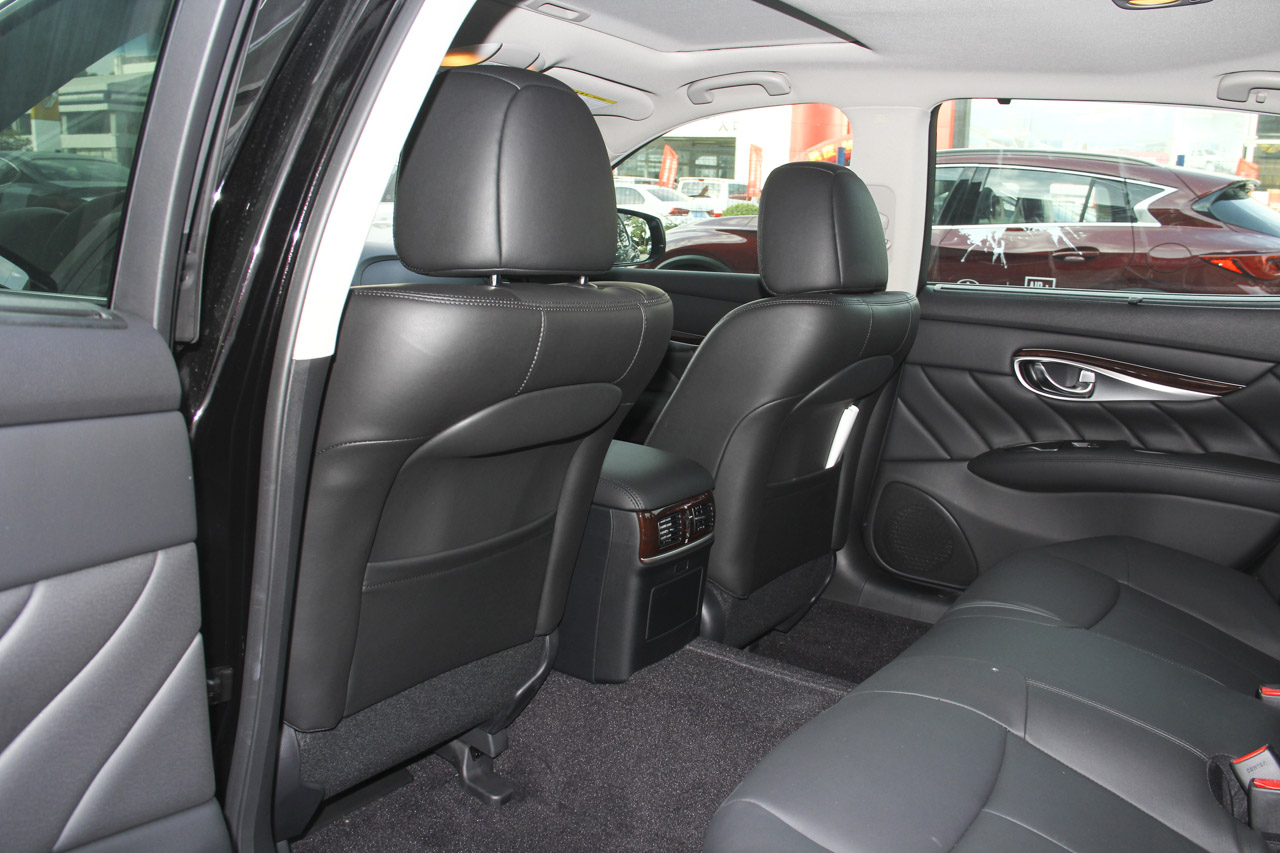 2015款英菲尼迪Q70L 2.5L悦享版