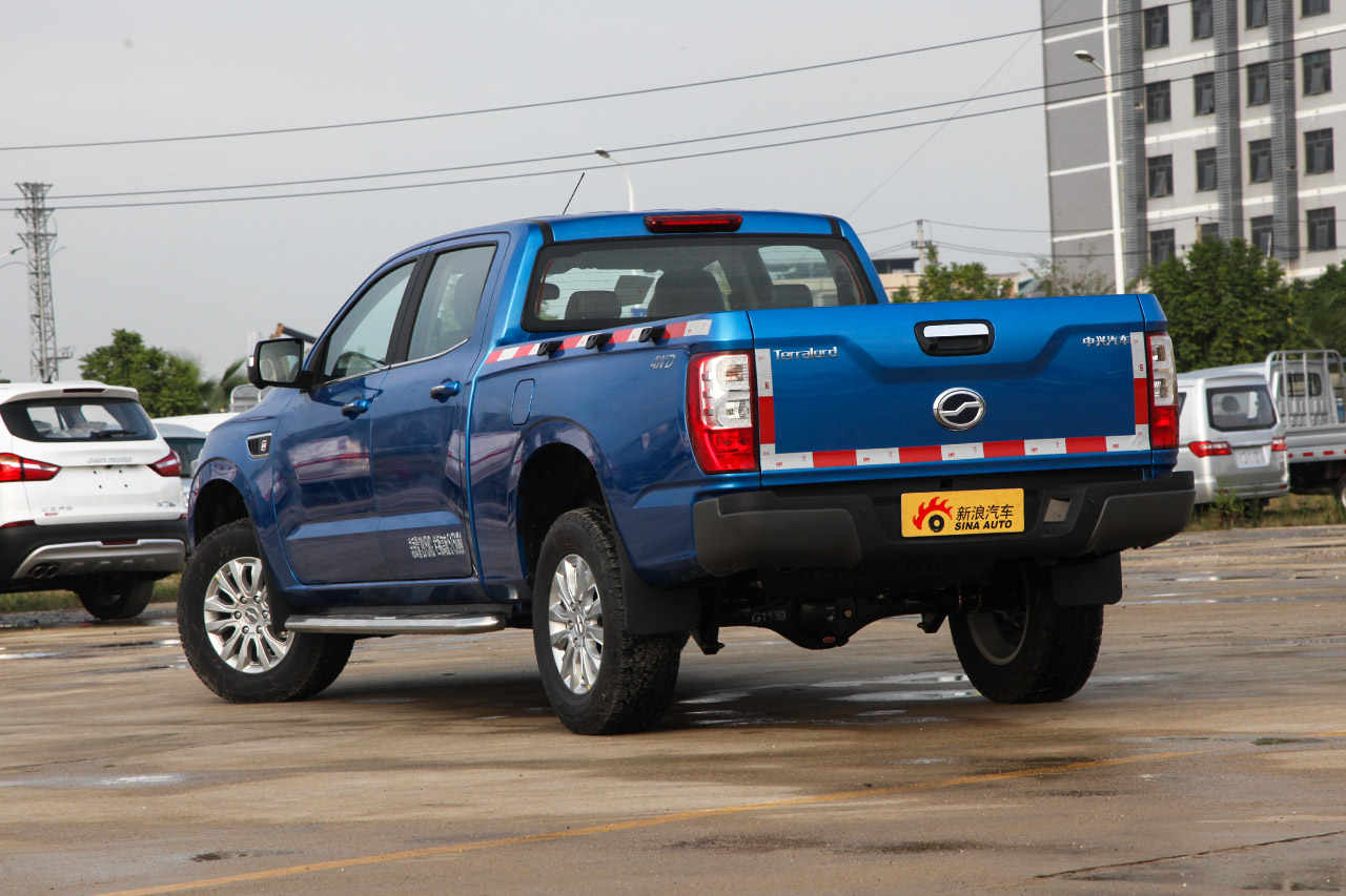 2018款领主2.5T手动柴油大双四驱超豪华型 