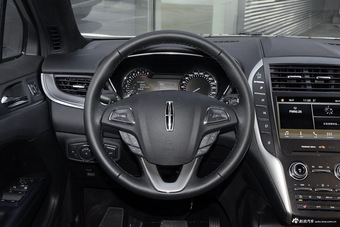 2017款林肯MKC 2.0T 两驱尊悦版（白）