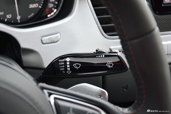 2016款奥迪S8 4.0T自动4.0TFSI quattro