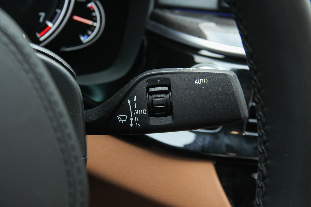 2018款宝马5系2.0T自动530Li领先型 M运动套装