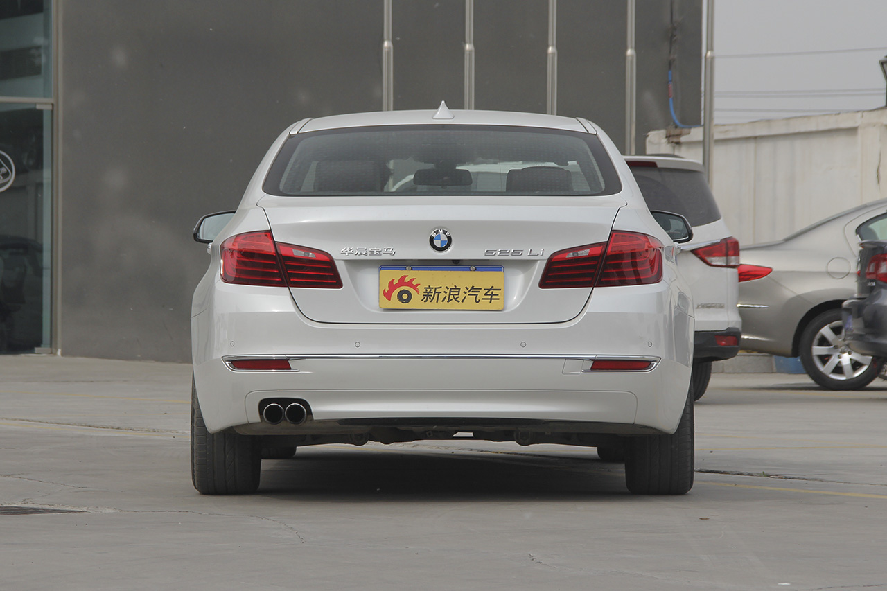 2017款宝马5系525Li 2.0T自动豪华设计套装 