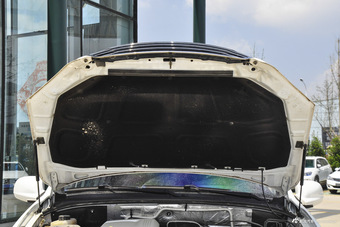 2014款荣威W5 1.8T自动四驱豪域特装版