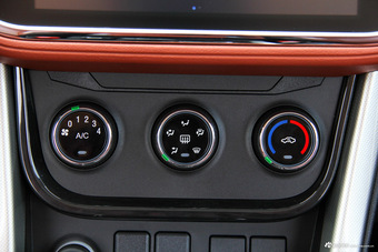 2016款北汽幻速S3L 1.5L手动尊贵型