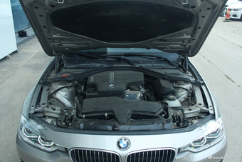 2017款宝马3系2.0T自动豪华设计套装320Li