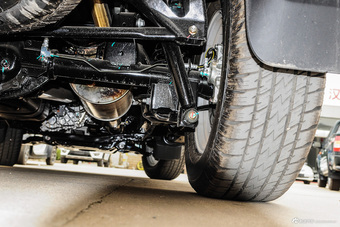 2016款萨瓦纳2.0T手动四驱汽油豪华版5座