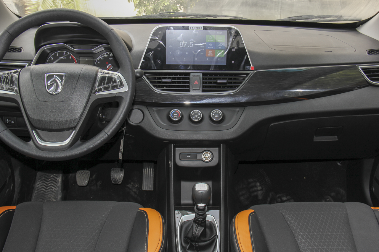 2017款宝骏310 1.5L手动舒适型