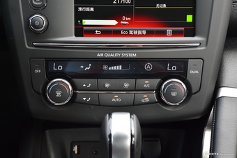 2017款科雷嘉2.0L自动四驱尊贵版