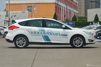 2017款福克斯两厢1.0T手动超能风尚型智行版EcoBoost 125