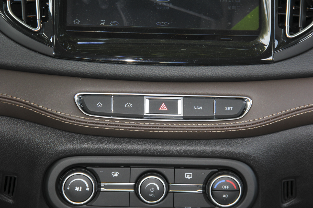 2018款瑞虎7 1.5T手动精英版