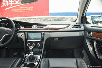 2015款众泰Z500 1.5T 手动豪华型 萨丁白