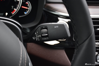 2018款宝马5系改款2.0T自动530Li领先型豪华套装