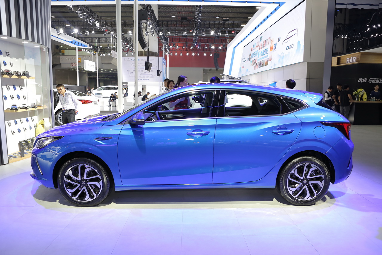 实拍全新长安逸动ET 拥有400km超远续航