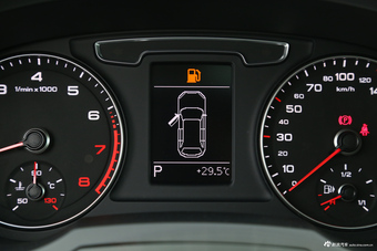 2017款奥迪Q3 2.0T自动35 TFSI时尚型 