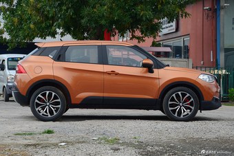 2016款中华V3 1.5T自动旗舰型 炫舞橙