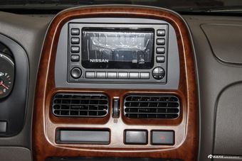 2011款D22皮卡 2.4L手动汽油两驱标准型