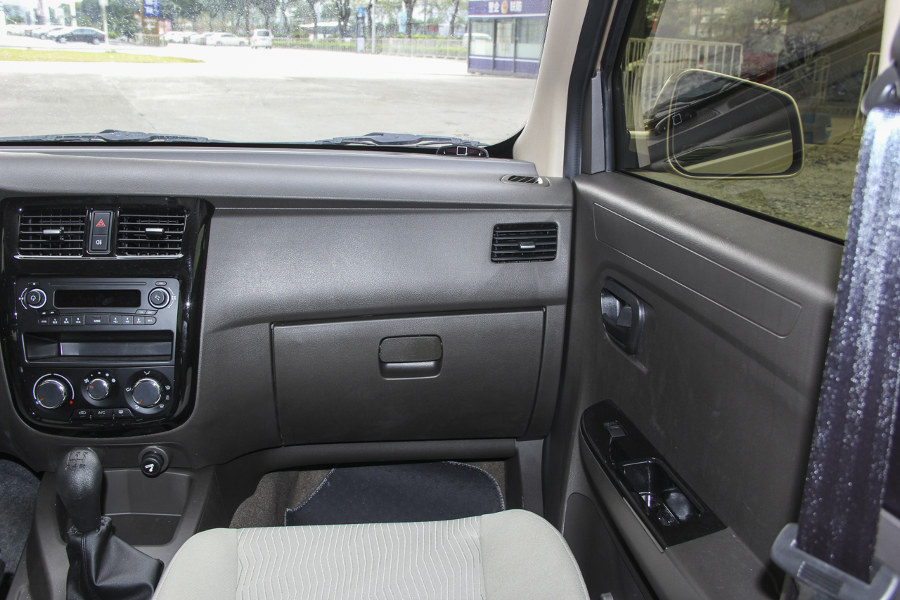 2016款五菱荣光V 1.5L手动标准型