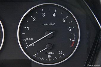 2016款宝马1系118i 1.5T自动领先型