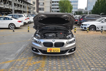 2018款宝马1系118i自动设计套装型